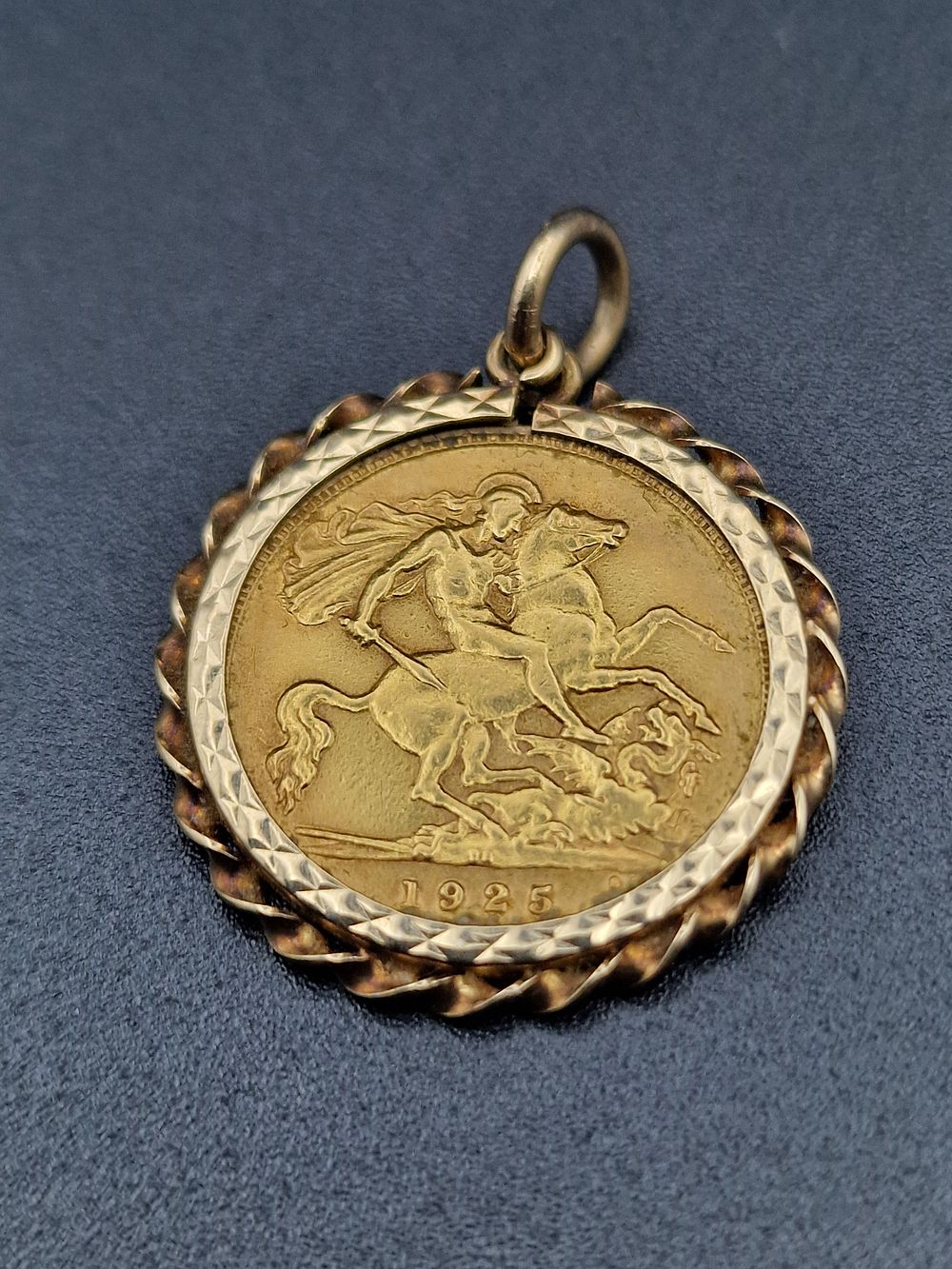 Lot 483: A 22ct gold half sovereign dated 1925 set...