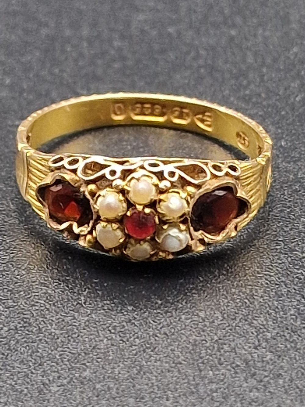 Lot 487: A ladies 15ct dress ring cr1930 with Ruby,...