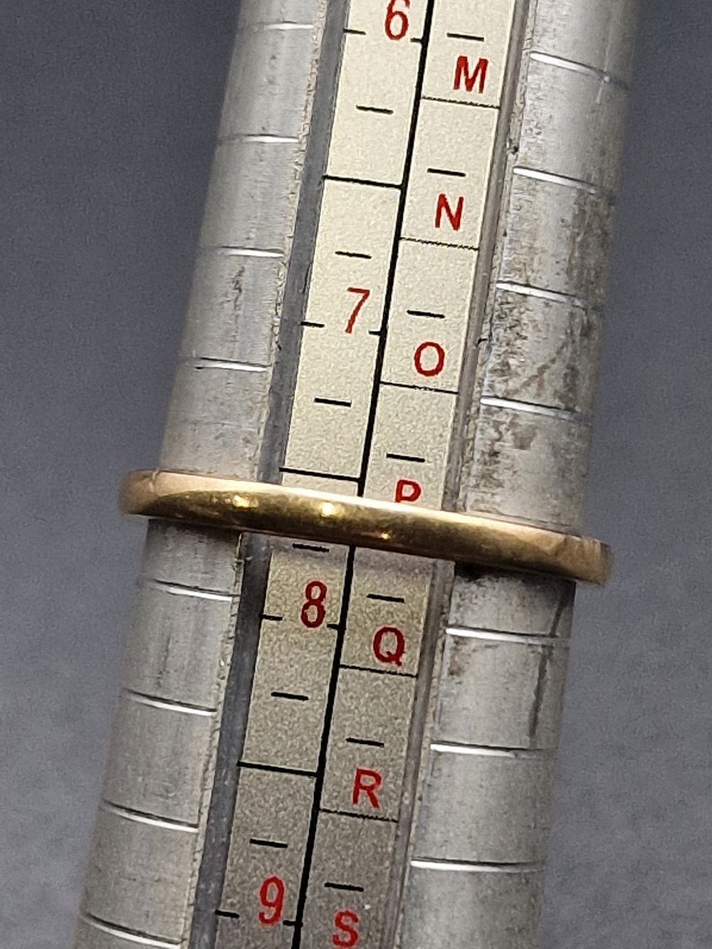 Lot 488: A ladies 9ct dress ring with a large...