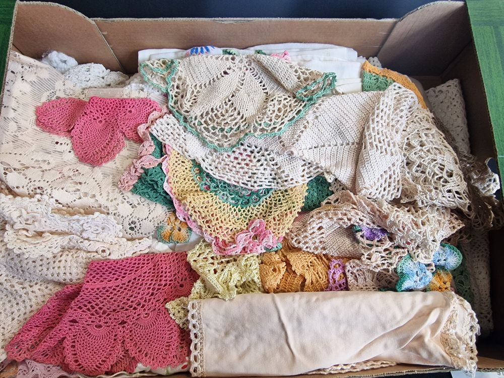 Lot 68: A very large collection of vintage lace, crotchet...