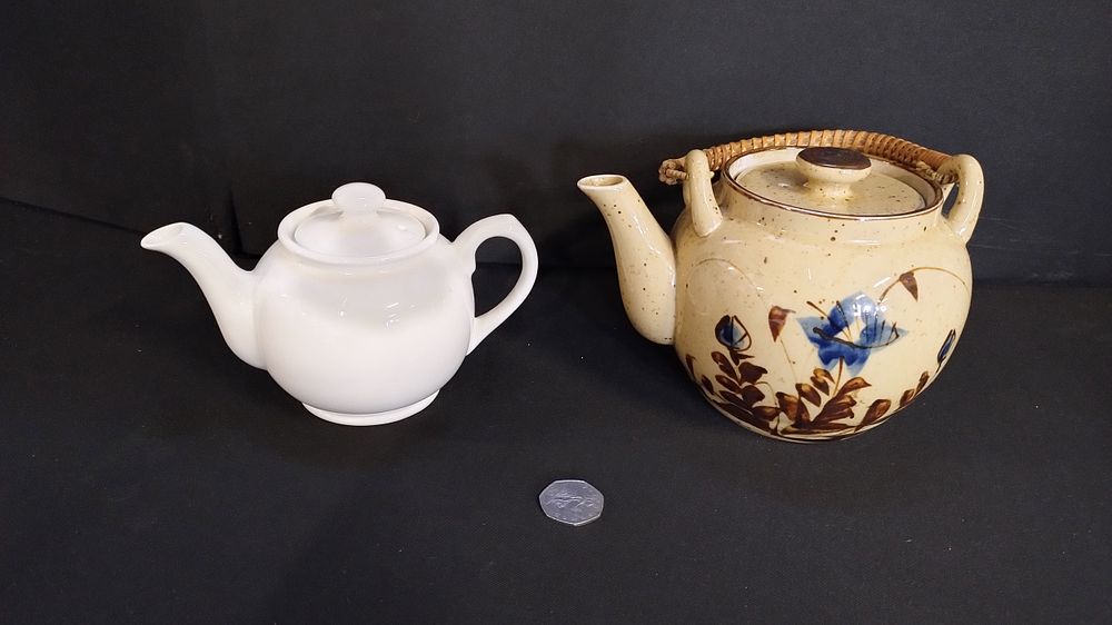 Lot 117: Two vintage teapots, one white sadler, one vintage...