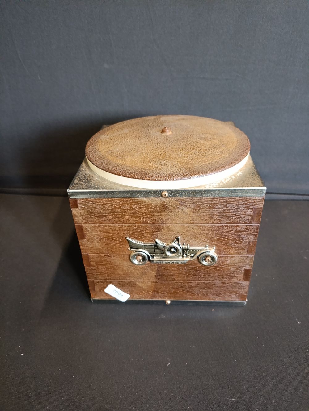 Lot 122: Vintage wood effect ice bucket with removable bucket...