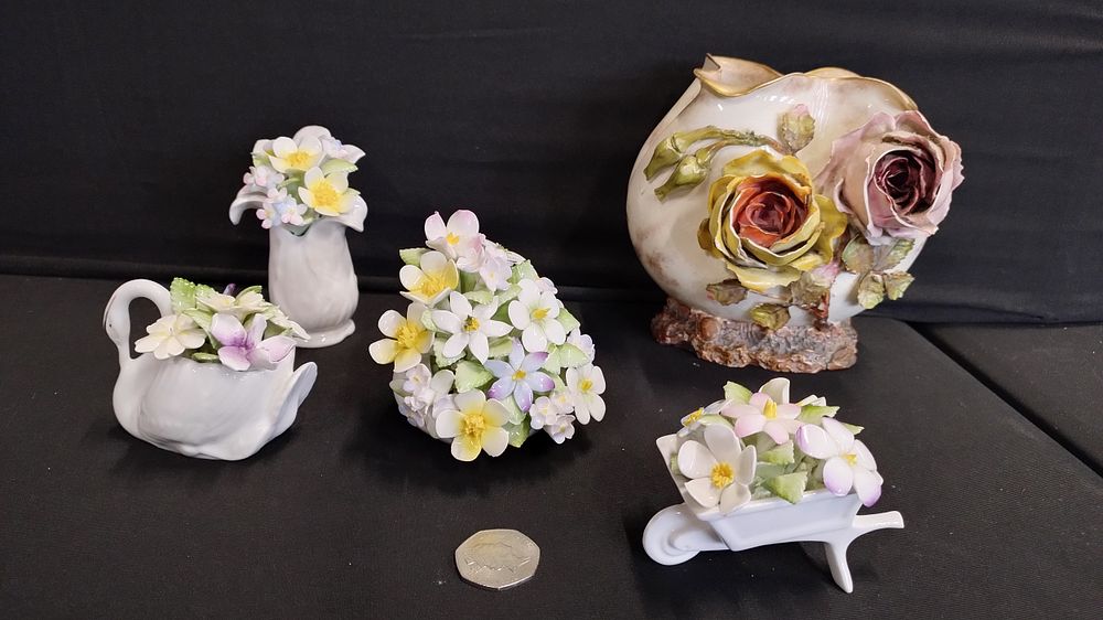 Lot 152: Royal Doulton assorted flower bouquets, and a Royal...