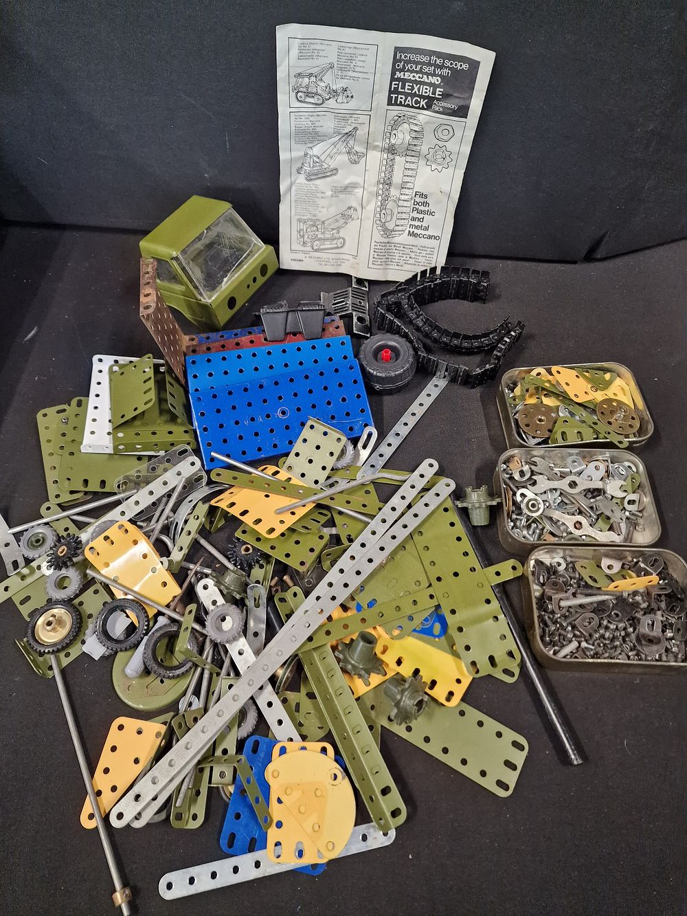 Lot 170: A selection of vintage MECCANO. Includes, tools, screws,...