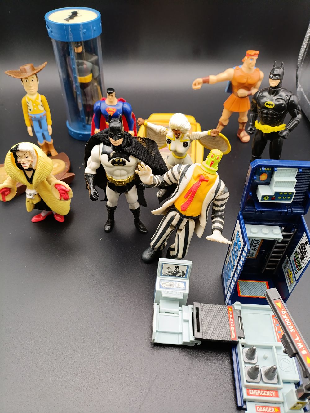 Lot 175: Collection of vintage toys including Kenner, Batman, Beetlejuice,...