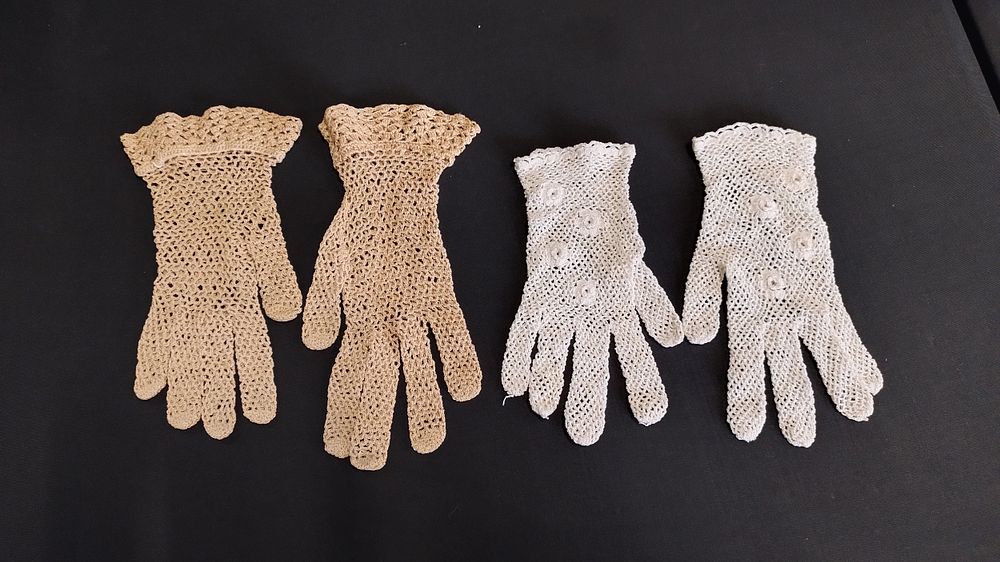 Lot 186: 2 Pairs of vintage crochet ladies gloves one...