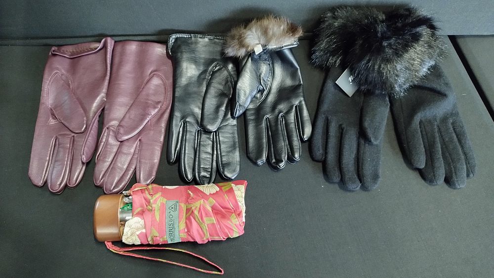 Lot 188: 2 Pairs of leather gloves, one pair has...