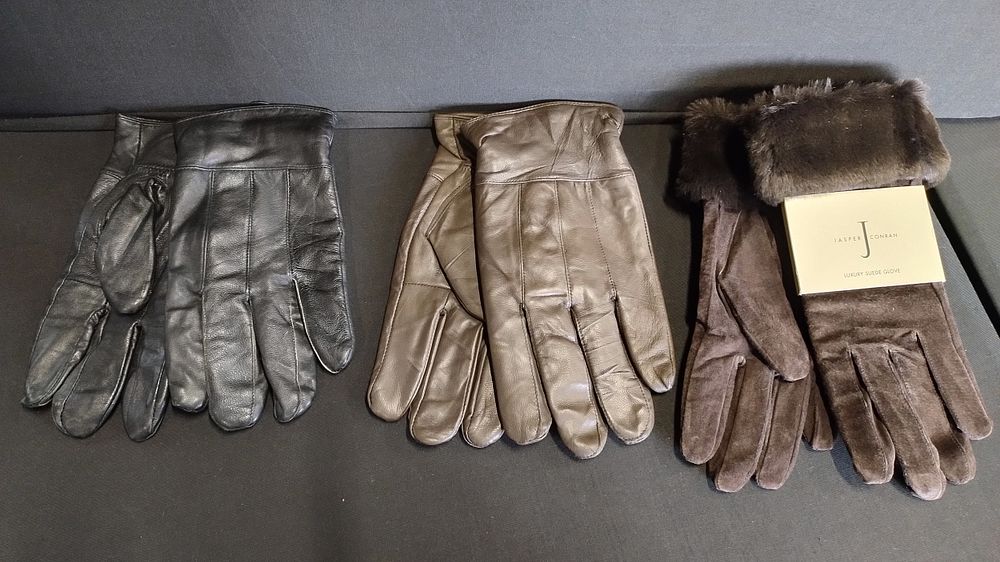 Lot 189: Three pairs of gloves, 2 pairs of mens...