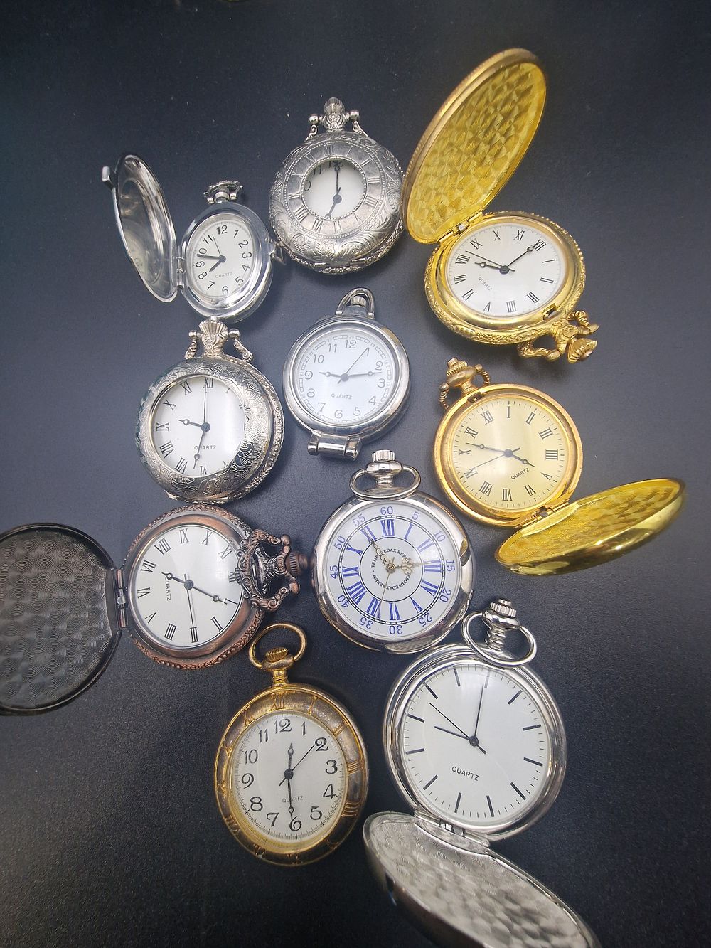 Lot 228: A selection of ladies and men pocket watches.