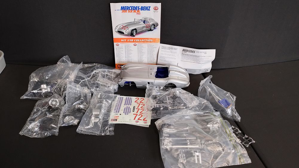 Lot 261: Mercedes Benz 300 SLE M.M.1955 1/18 model kit