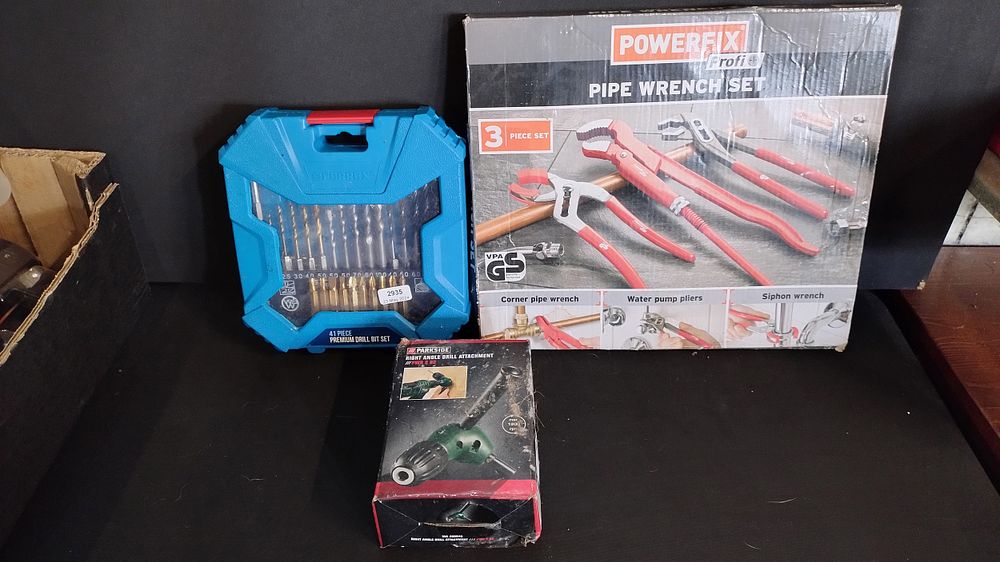 Lot 273: Powerfix pipe wrench 3 piece set, Parkside right...