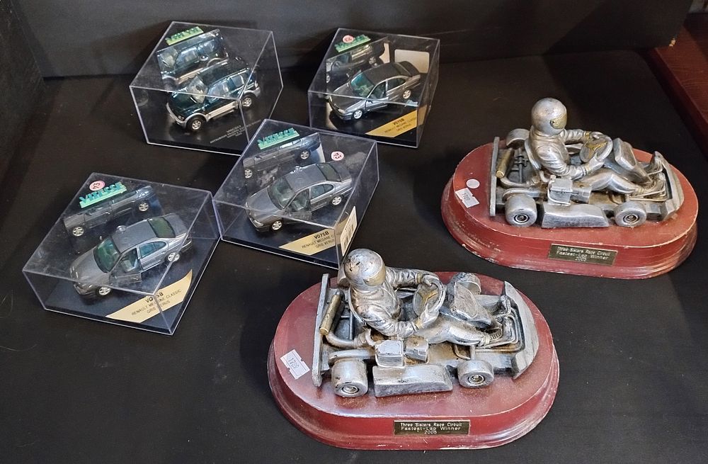 Lot 289: 4 Vitess model cars, mitsubishi pajero, and 3...
