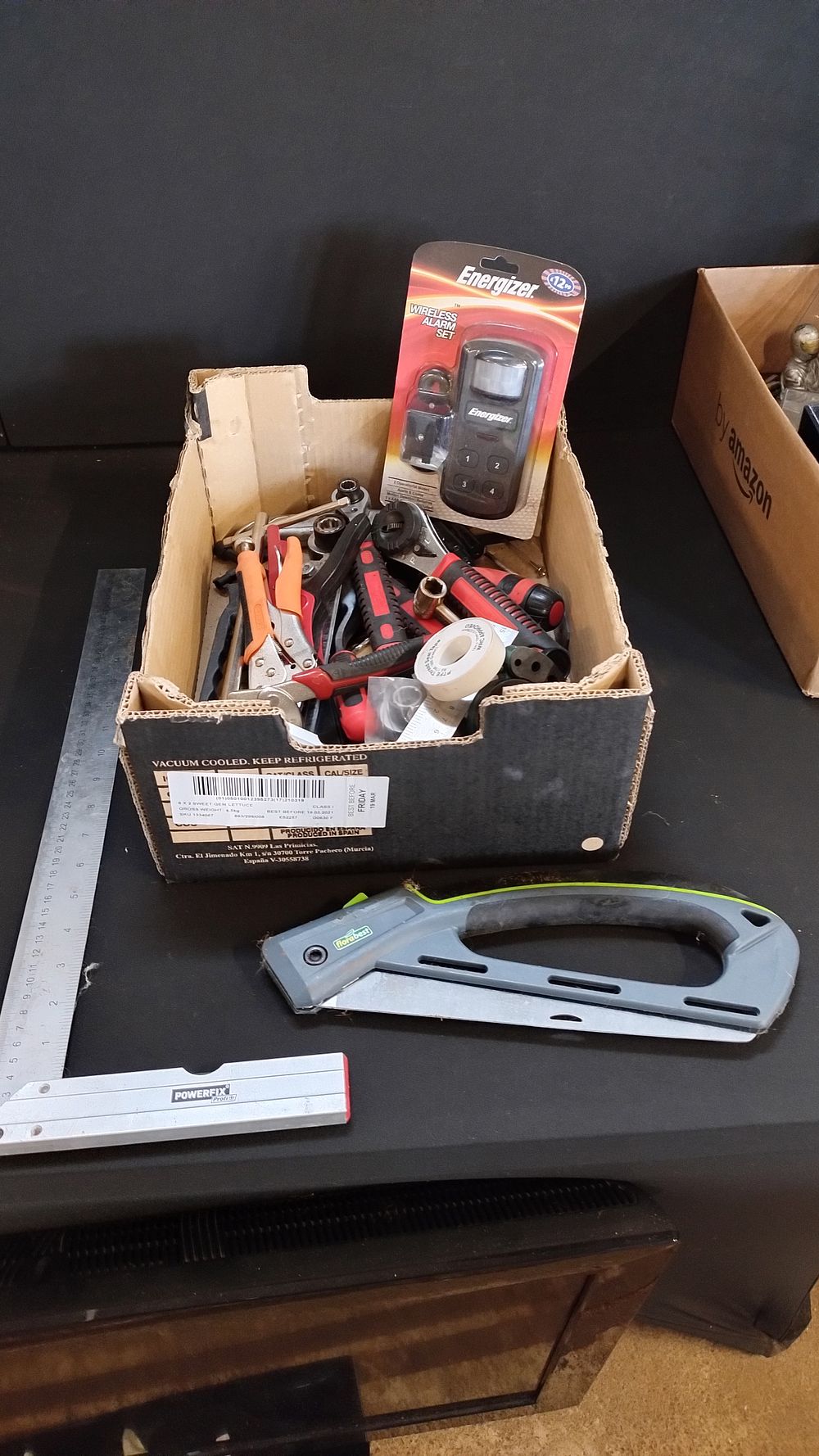 Lot 290: Various tools, Energizer wireless alarm set, garden saw,...