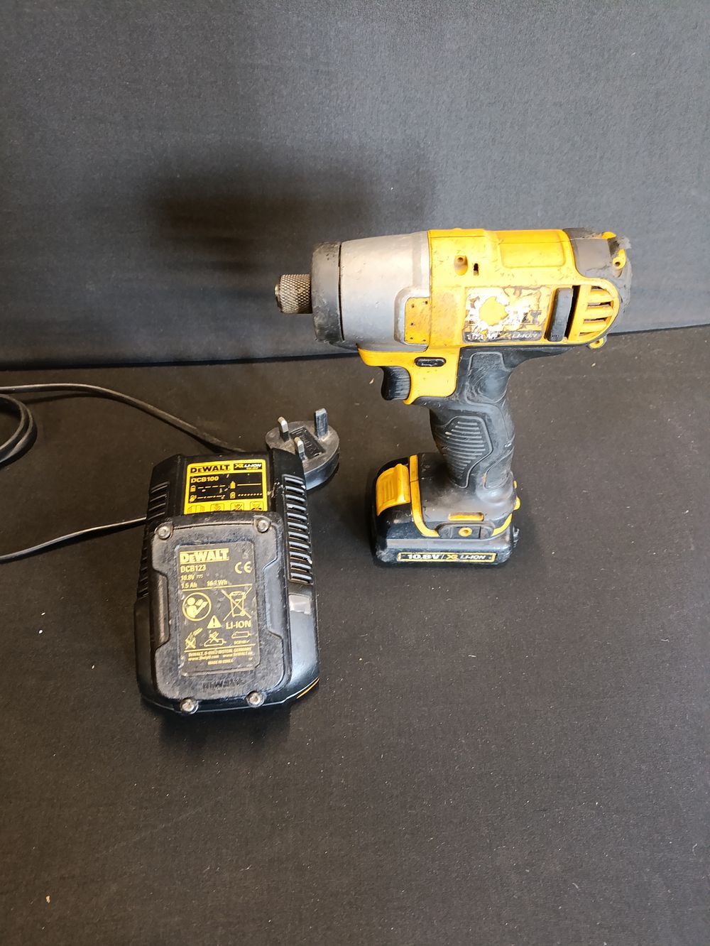 Lot 297: Dewalt dcf815 10.8v impact driver with 2 batteries...
