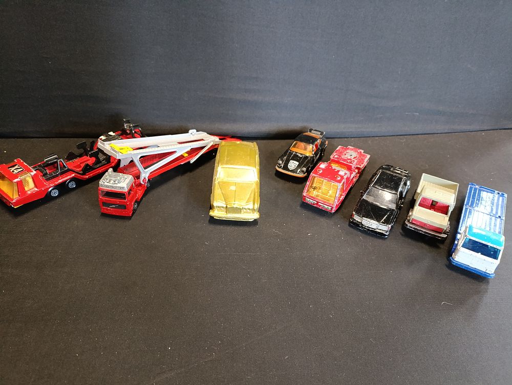 Lot 305: Collection of vintage vehicles including Matchbox, Corgi, Fire...