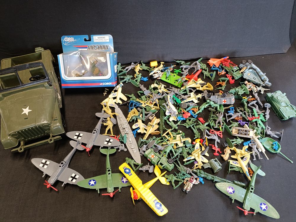 Lot 309: Collection of military themed toys including a model...