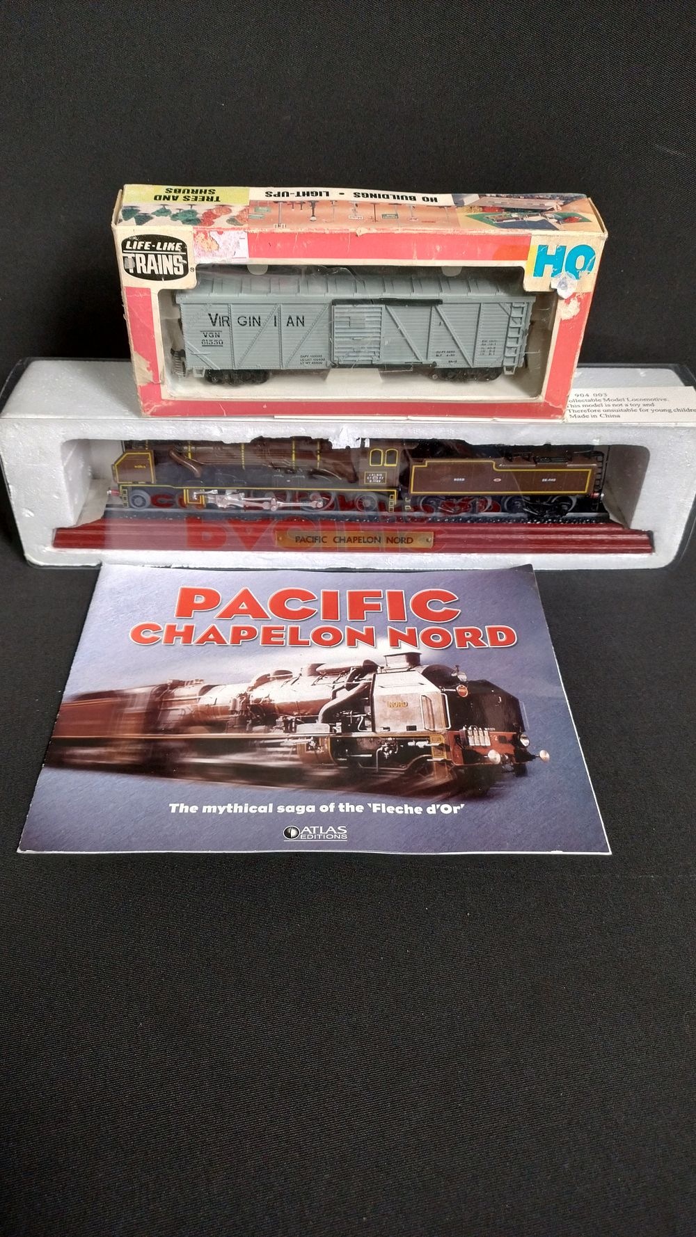 Lot 376: Pacific Chapelon Nord Scale model train and booklet,...