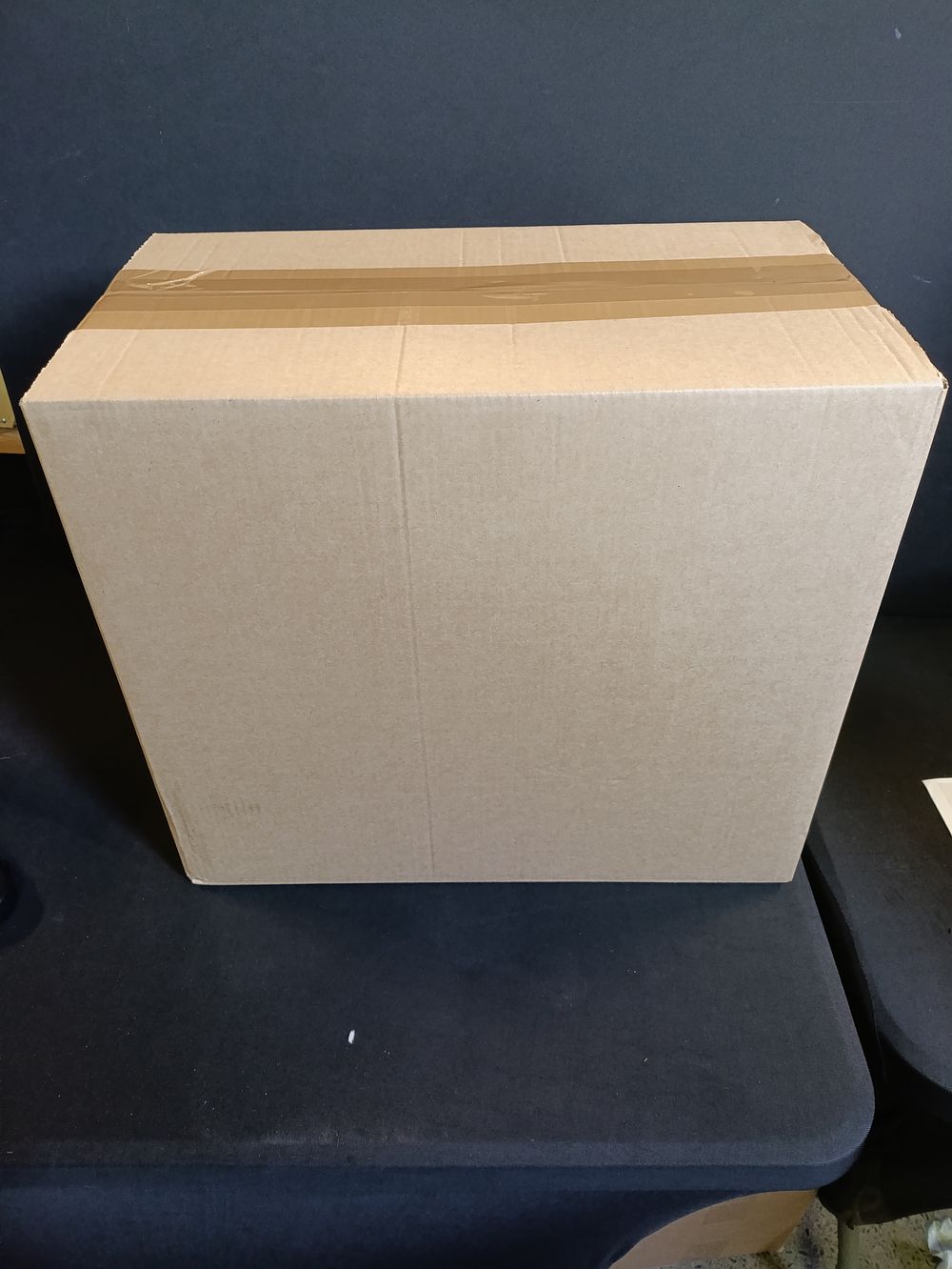Lot 455: Vendor mystery box ???????