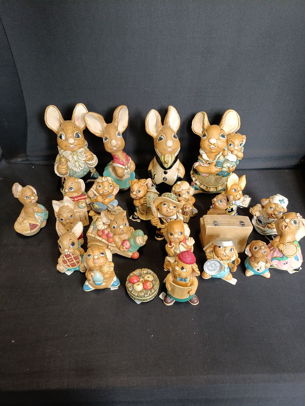 Lot 505: Large collection of Pendelfin rabbits