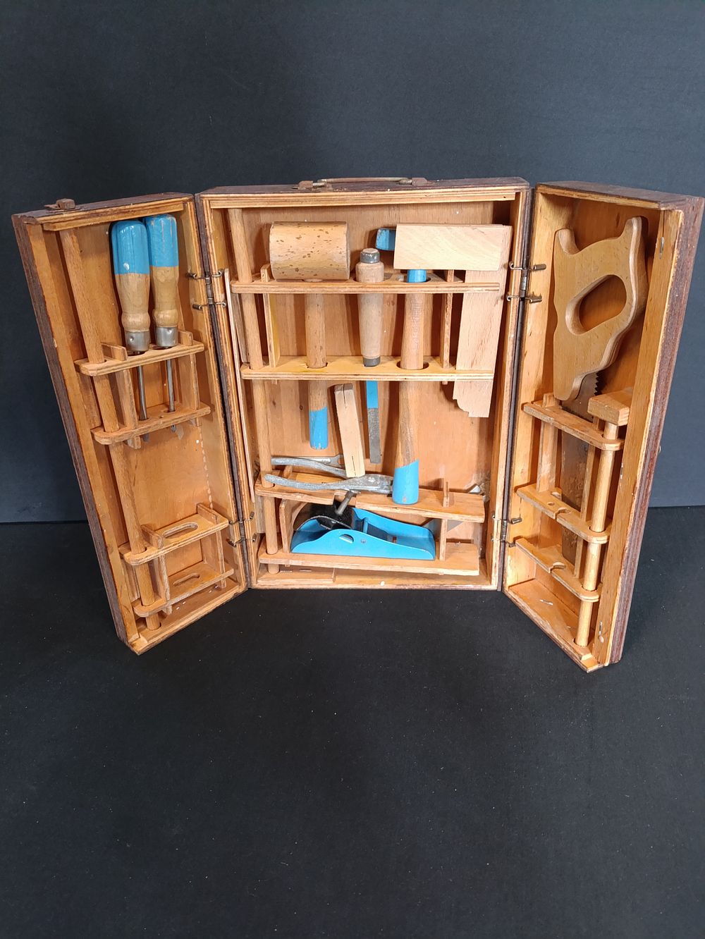 Lot 37: Vintage woodworking tool kit
