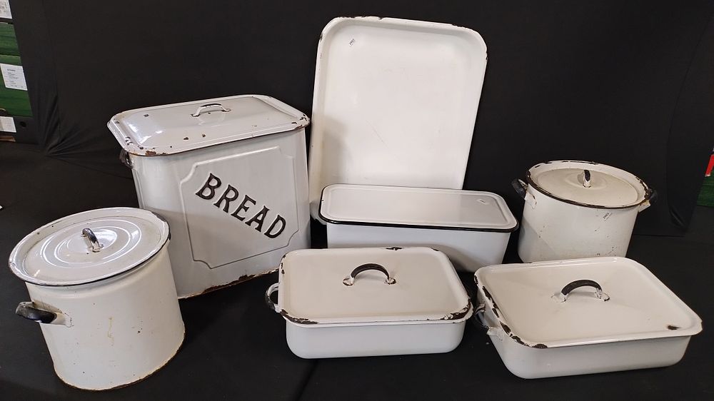 Lot 48: Selection of vintage enamel cookware items.