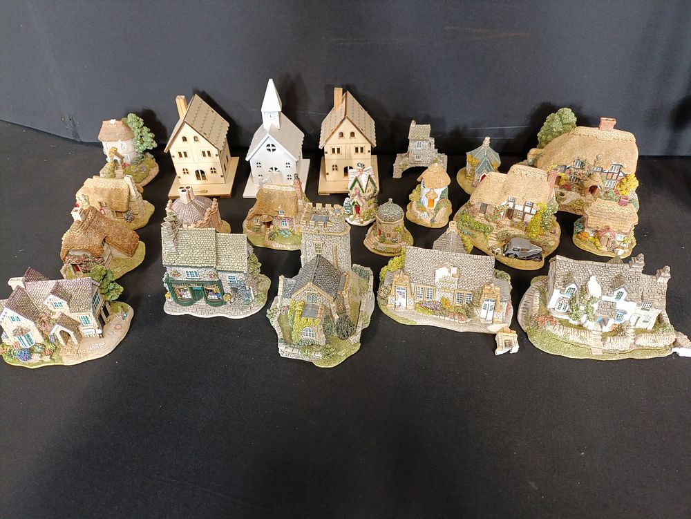 Lot 51: Large collection of Lilliput Lane model buildings &...
