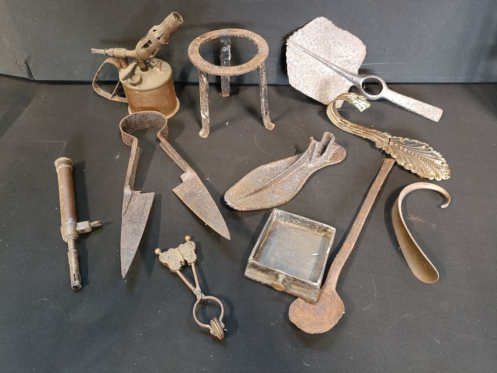Lot 71: Selection of mixed metal items including brass and...