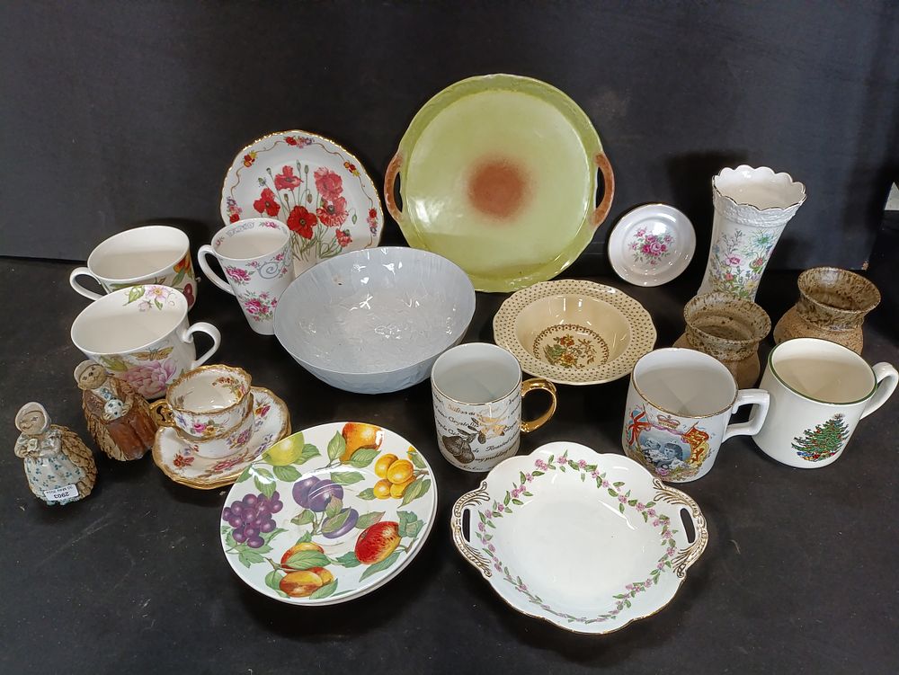 Lot 94: Selection of pottery including Royal Doulton, Aynsley, Royal...