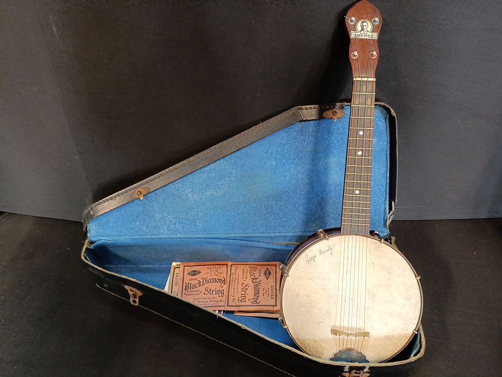 Lot 121: Vintage George Formby banjolele