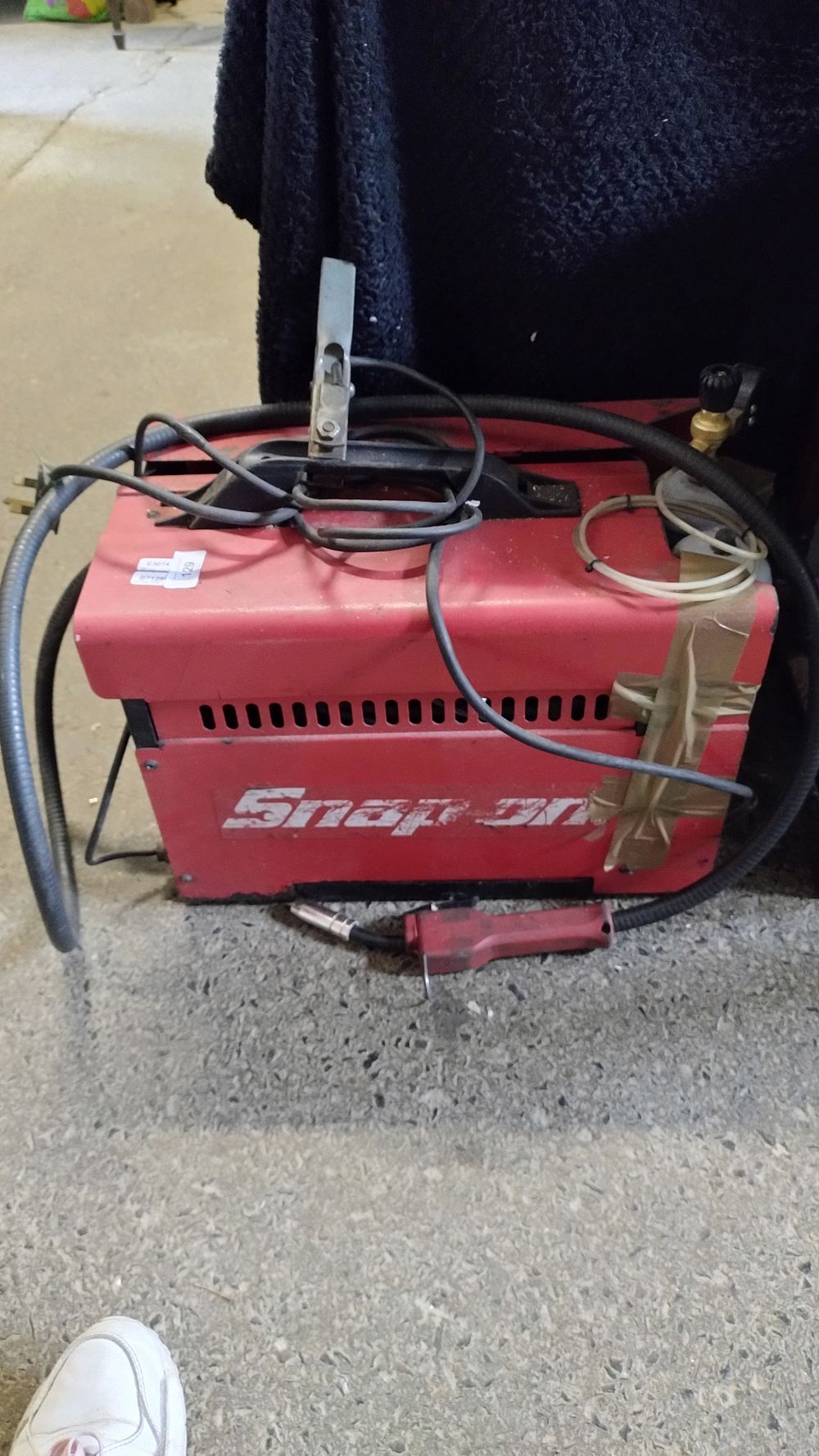 Lot 129: Snap on mig Turbo welder with spare gas...