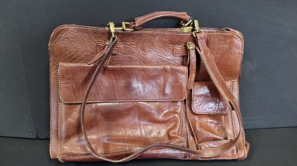 Lot 137: The Bridge tan leather messenger bag with shoulder...