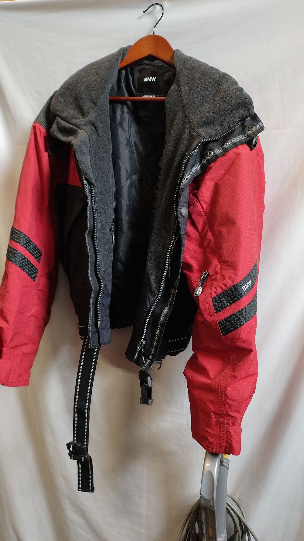 Lot 158: Mens BMW gore-tex bike jacket size L