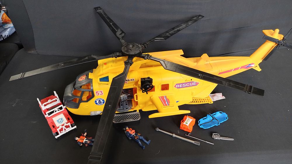 Lot 248: Very large Reduce Squad helicopter with accessories