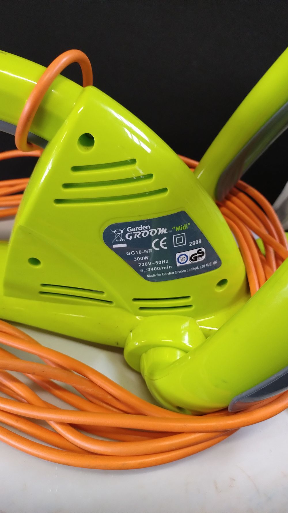 Lot 284: Garden groom midi, 300w tested and working with...