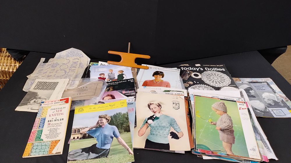 Lot 289: Various Clothing patterns for ladies and children