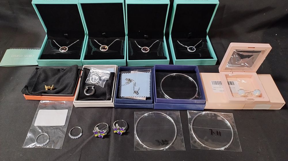 Lot 313: Various sizes and styles of sterling silver jewellery...
