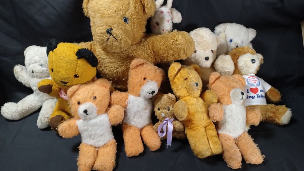 Lot 314: Collection of 12 vintage teddy bears