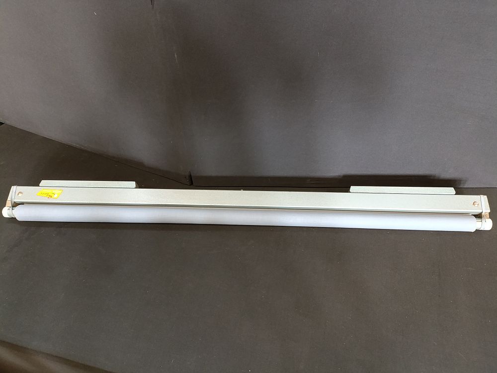Lot 326: Stevo Actina London Collapsible projector screen