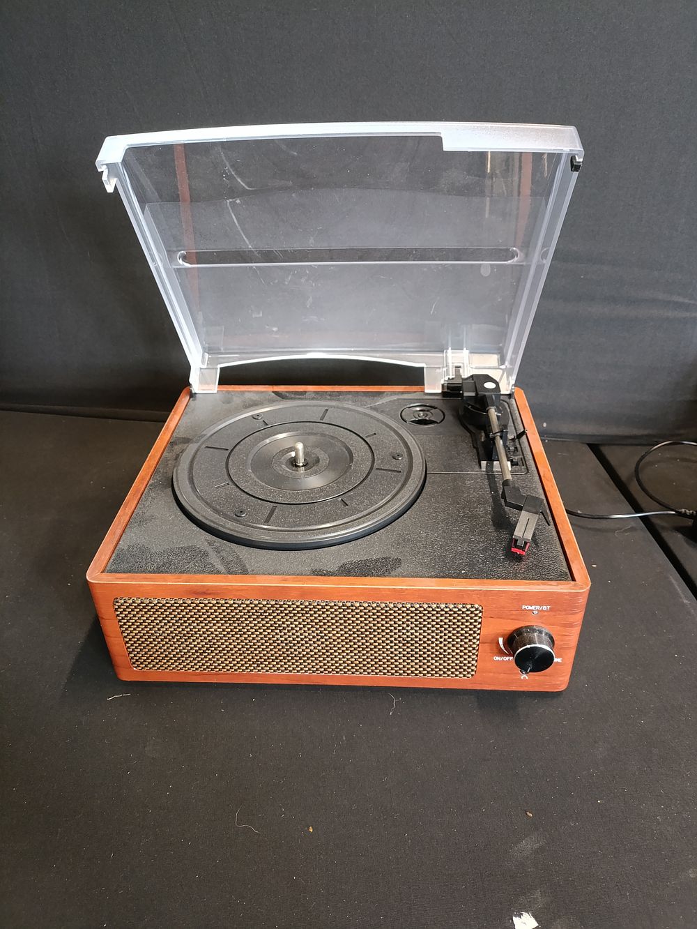 Lot 331: Bluetooth turntable player