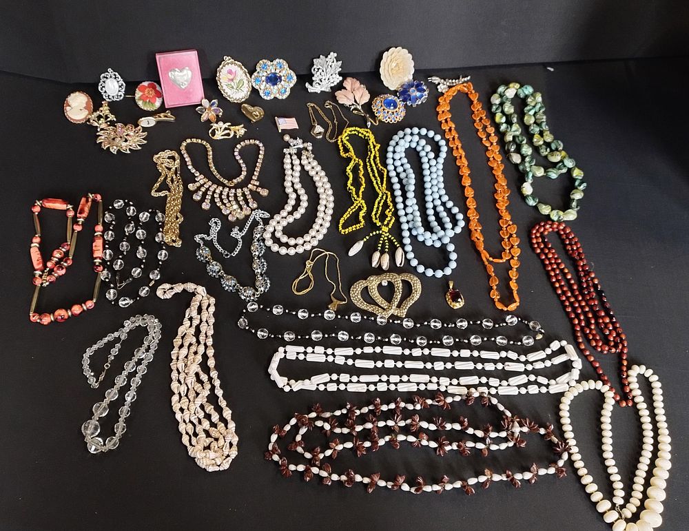 Lot 342: Costume jewellery consisting of brooches, shell necklaces, glass...