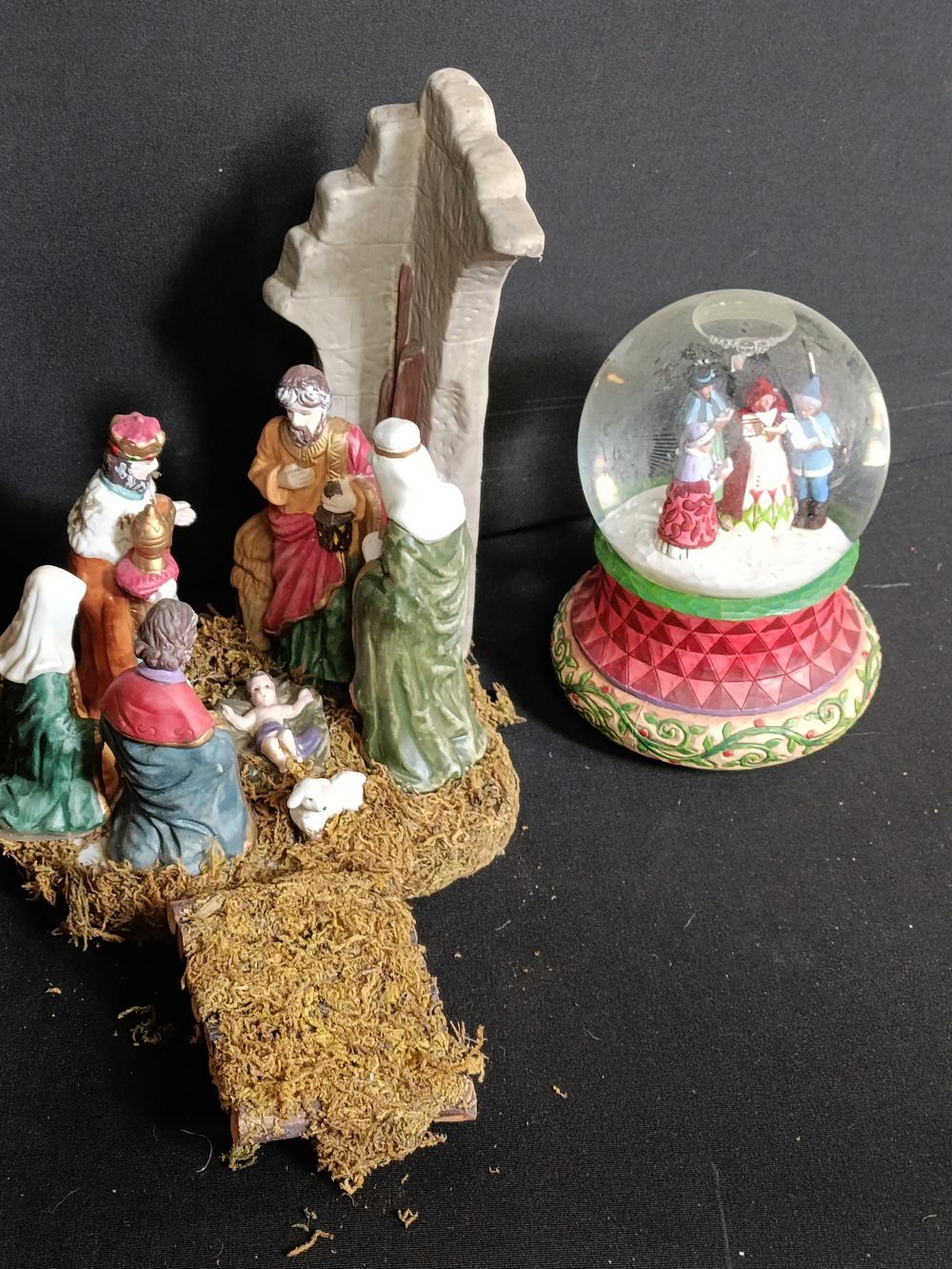 Lot 344: Vintage nativity set and a Christmas snow globe