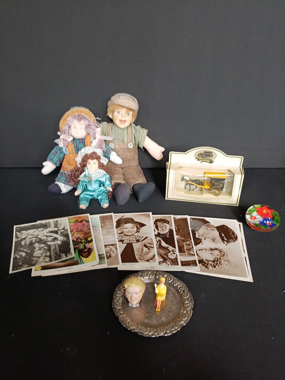 Lot 395: Collection of vintage items including 3 porcelain dolls,...