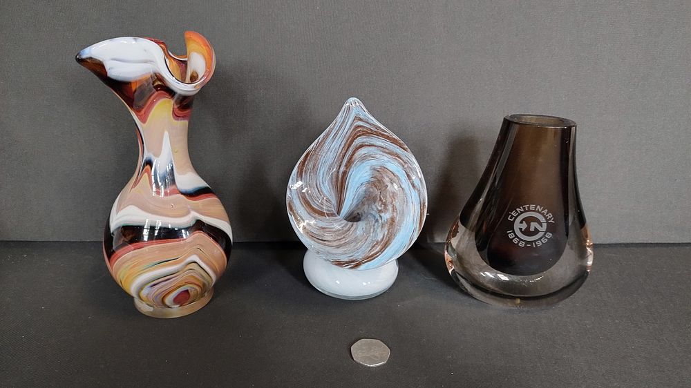 Lot 407: Selection Of Decorative Glass