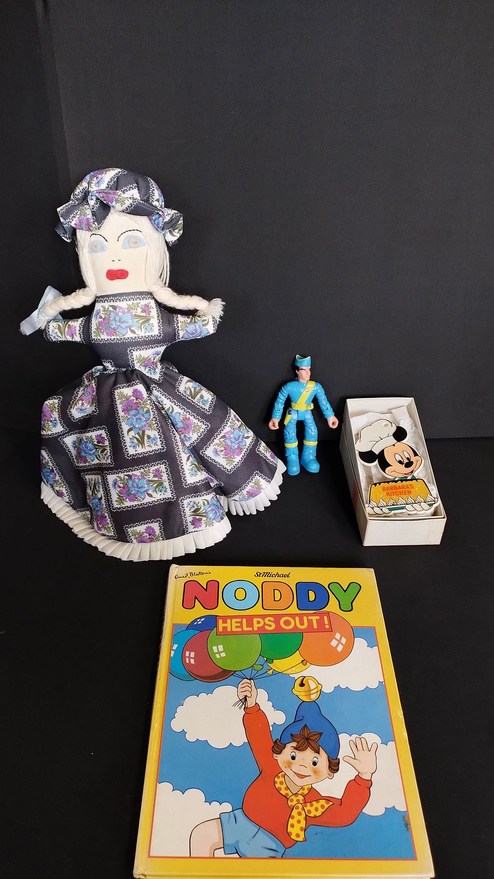Lot 417: Various items including a vintage topsy - turvy...