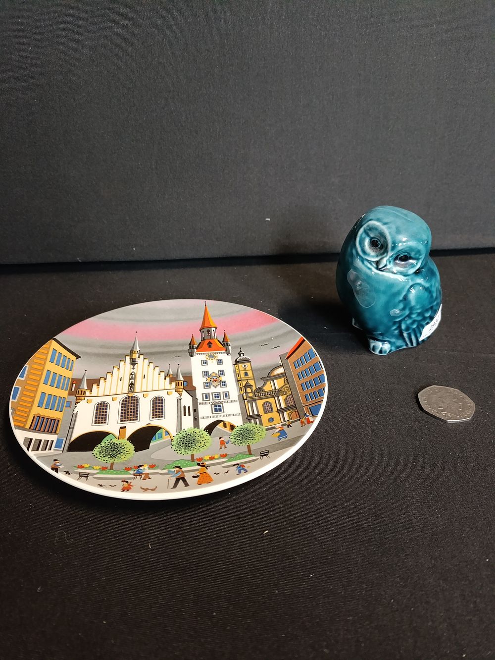 Lot 419: Poole pottery blue owl figurine approximately 8cm tall...