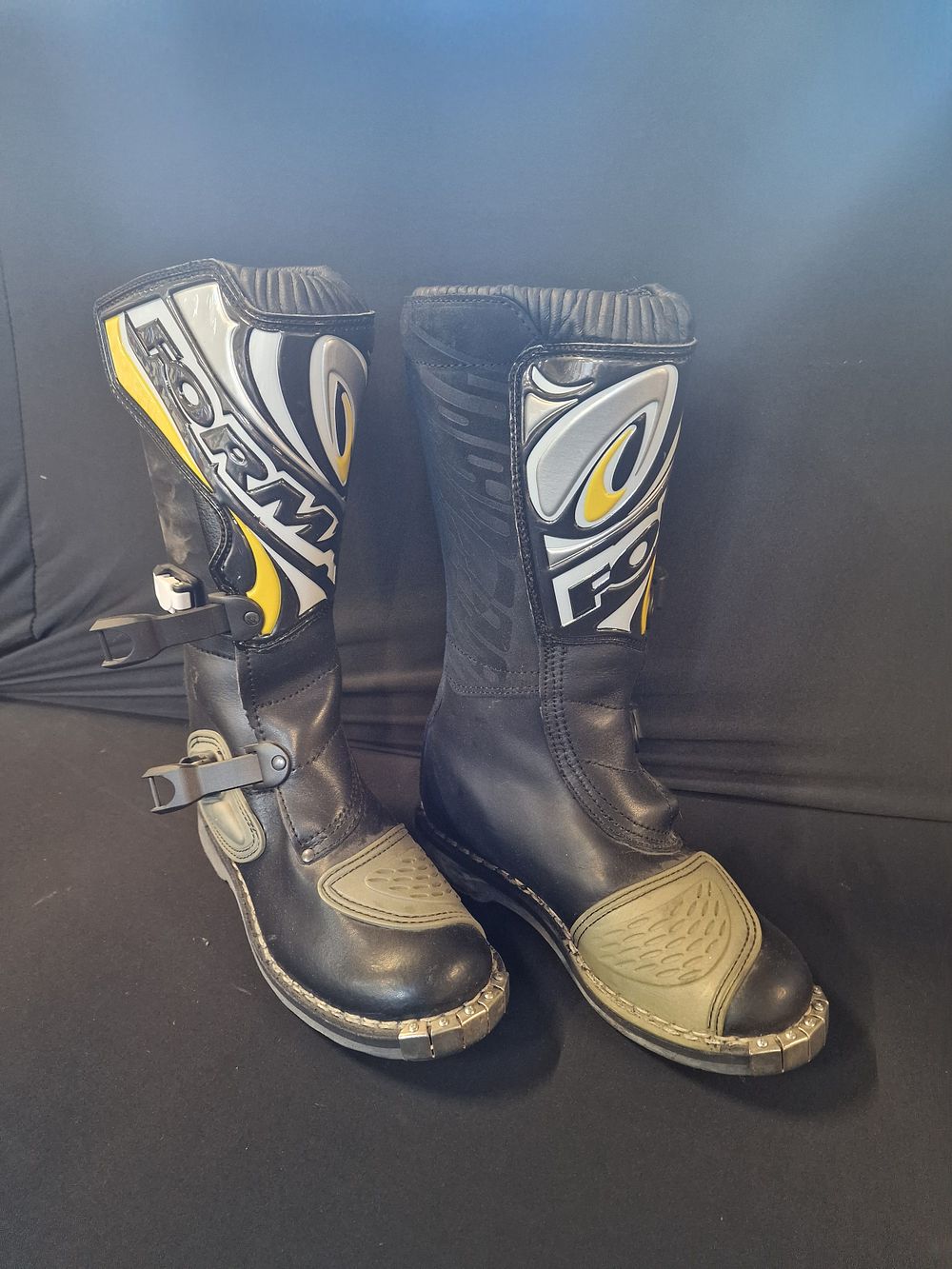 Lot 423: Ladies Forma Motorcycle Boots UK 5