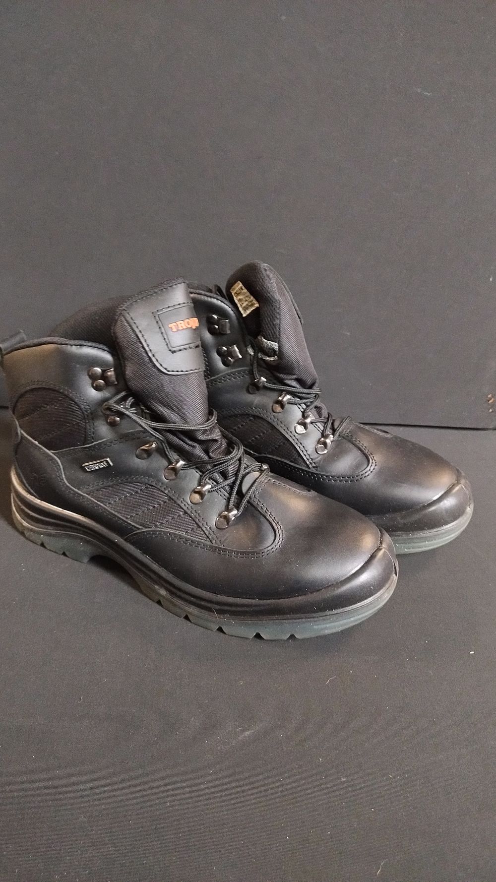 Lot 426: Mens Arco Trojan black safety boots size 11