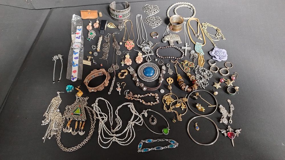 Lot 427: Collection of costume jewellery, rings necklaces, earrings and...