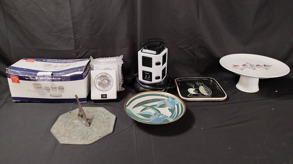 Lot 358: Various household items including cake stand, bathroom set,...