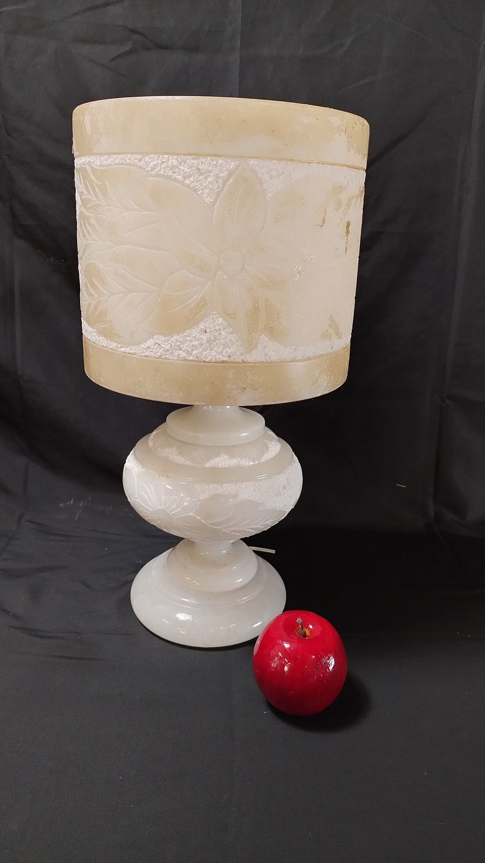 Lot 359: Vintage Alabaster table lamp measures approx H 44...